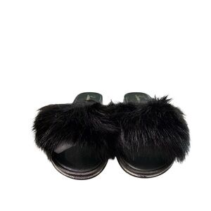 Lauren Lorraine Fluffy House Shoes
Size: Large (Women’s 10) · Brand New in Box